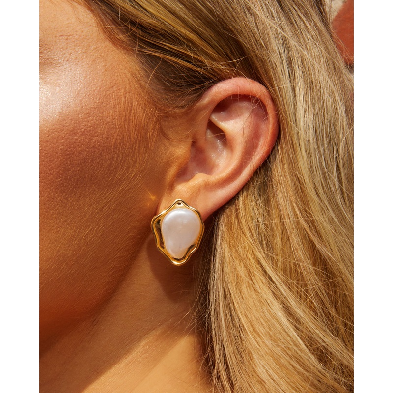 Shelly Organic Pearl Stud Earrings