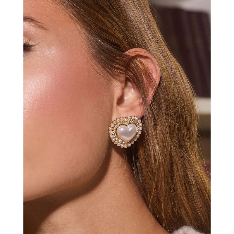 Stole My Heart Gold Pearl Heart Studs
