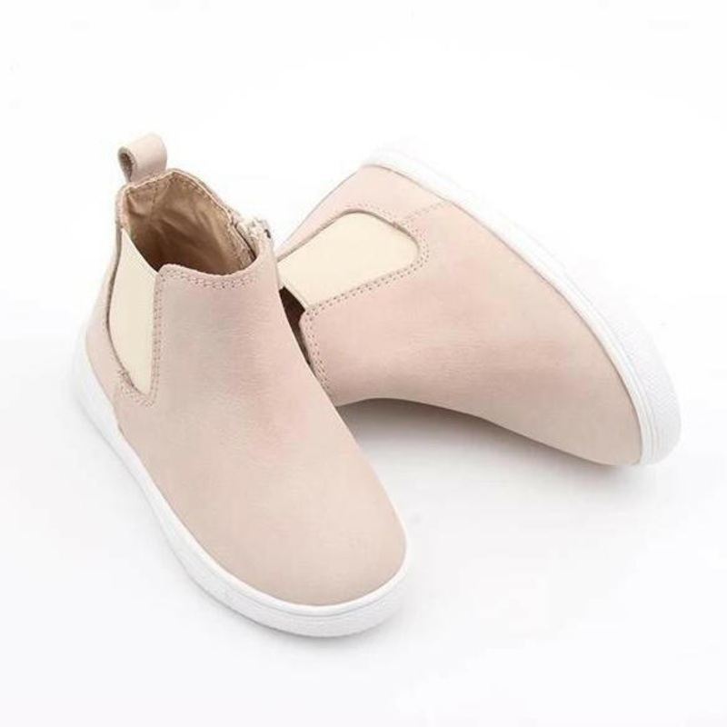 Waxed Leather Chelsea Boot | Color ‘Vail Cream’ | Hard Sole