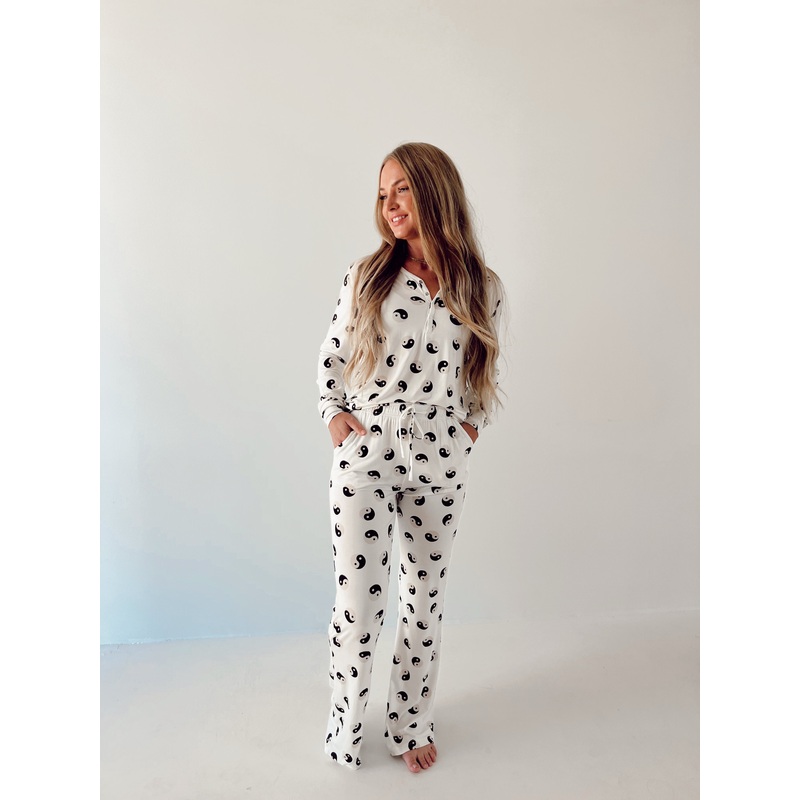Women’s Bamboo Pajamas | Black & White Yin Yang