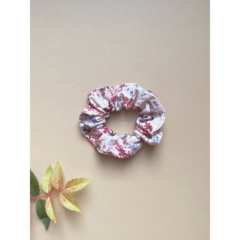 Scrunchie – Nude Flowers – FINAL SALE